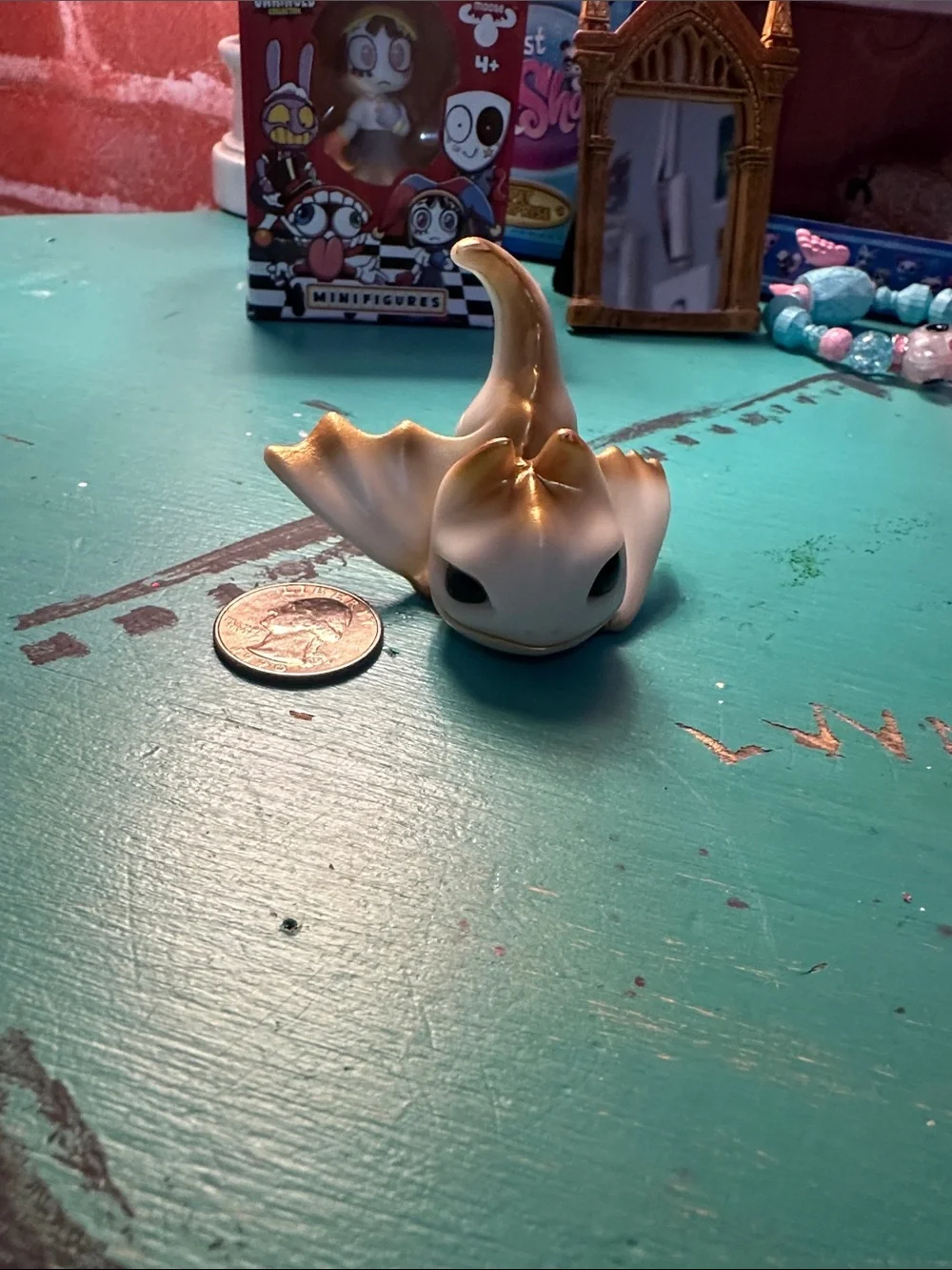N/A small white